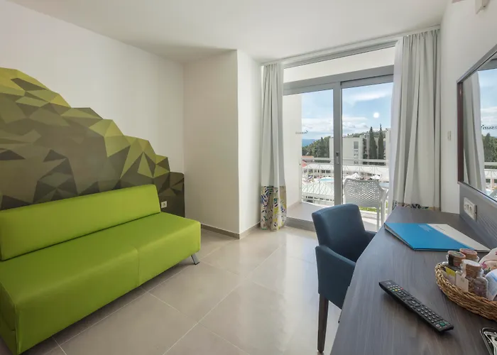 Tucepi Hotels